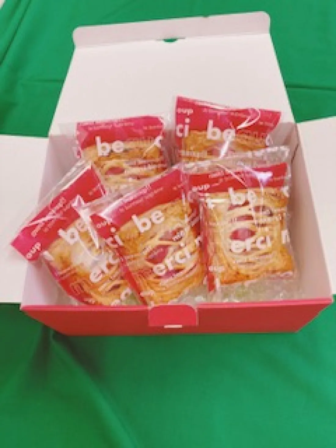 紅の夢カラメルアップルパイの包装画像